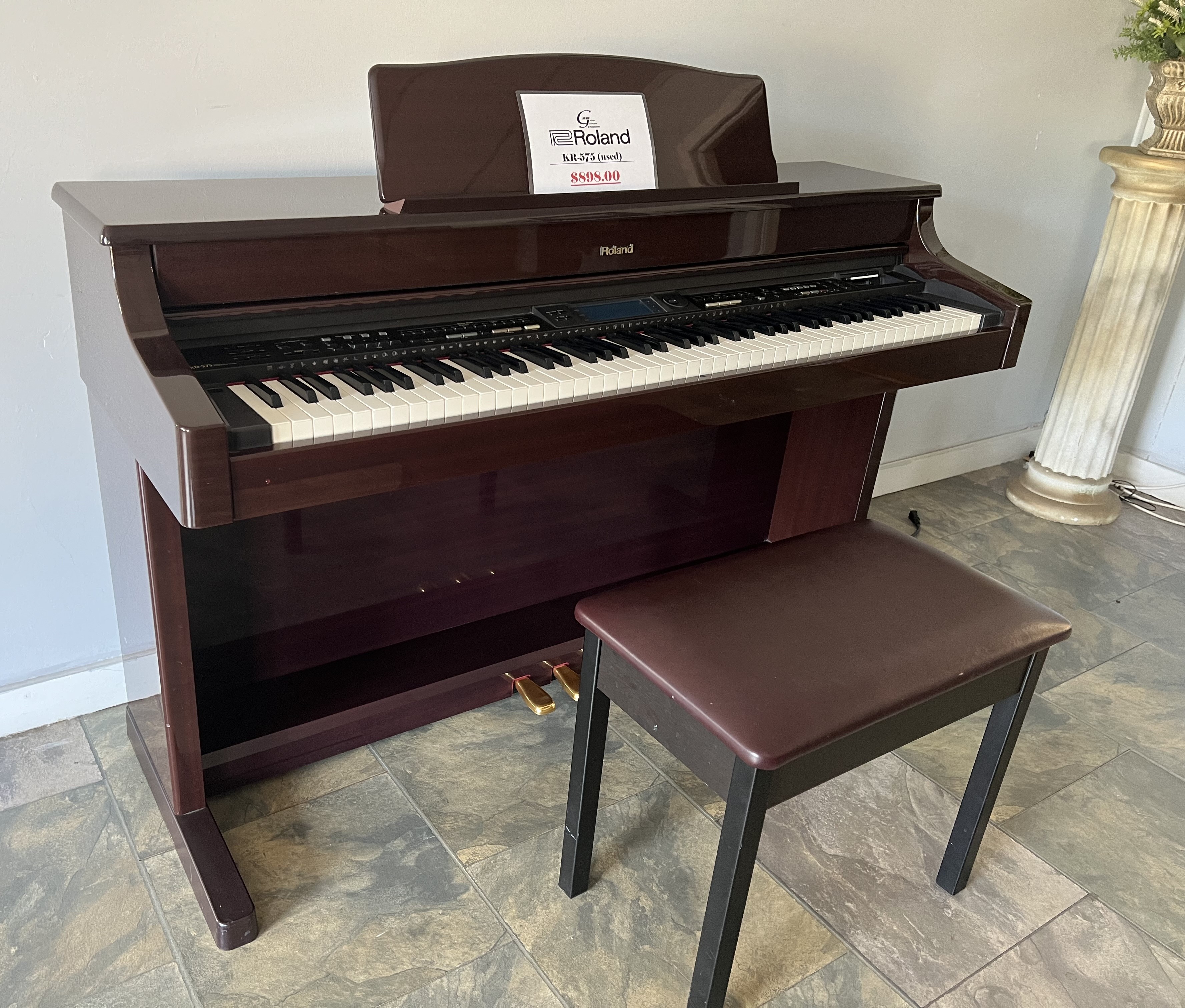 Roland KR-575 Digital Piano